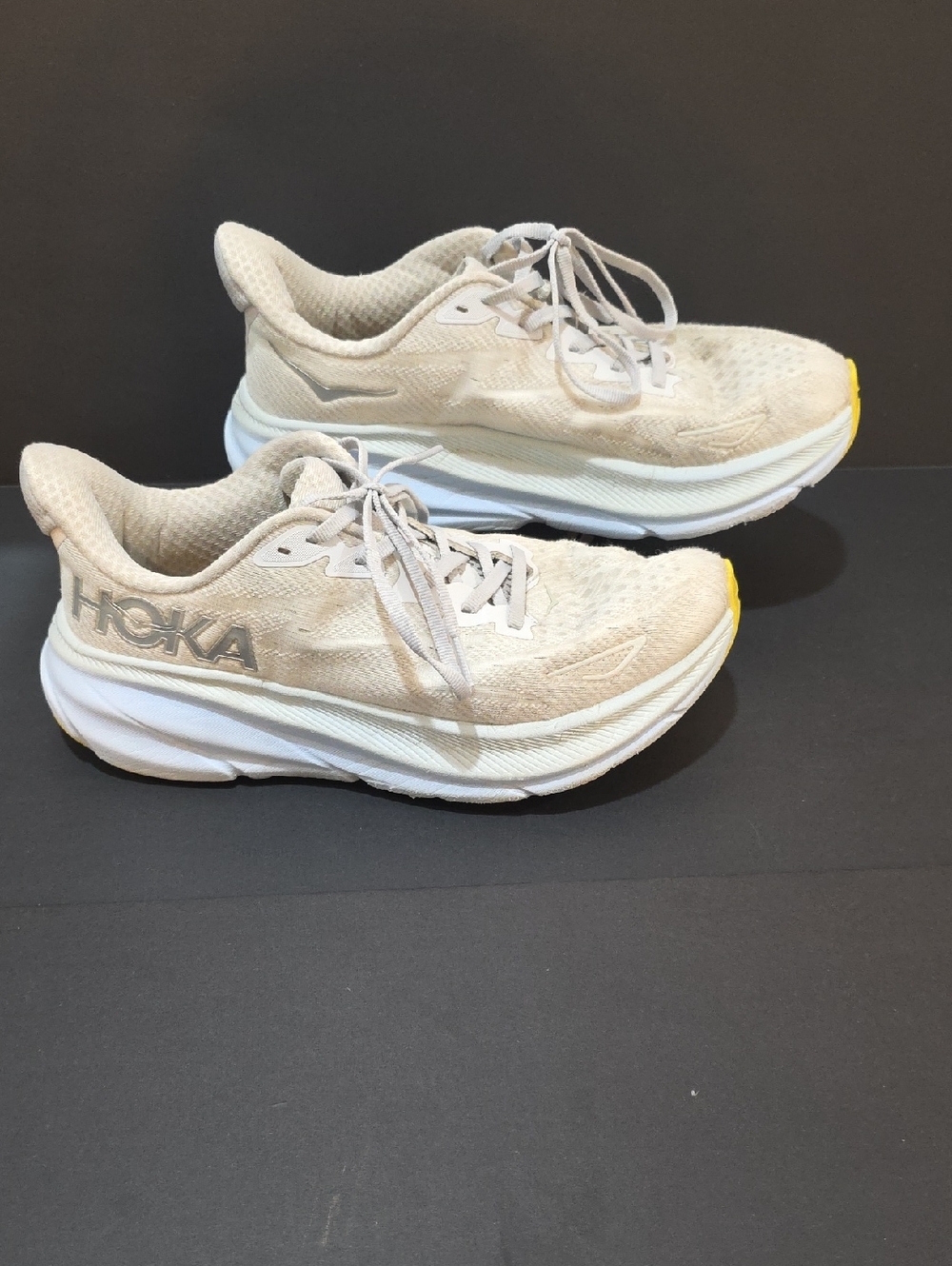 Hoka Clifton 9 Womens Cream/White/Blue Shoes with Yellow Toe Accent Size 9.